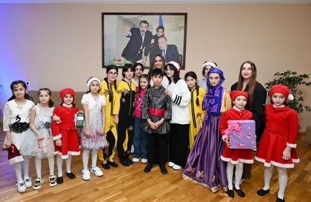 Arzu Əliyeva 2 saylı Uşaq evi sosial xidmət müəssisəsində uşaqları ziyarət edib