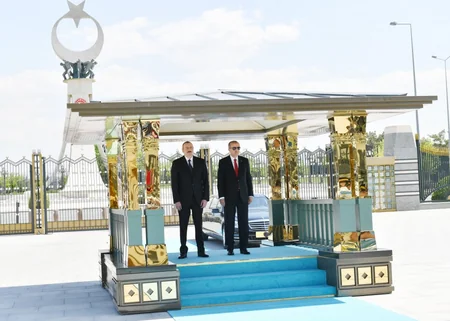 Prezident İlham Əliyevin Ankarada rəsmi qarşılanma mərasimi olub