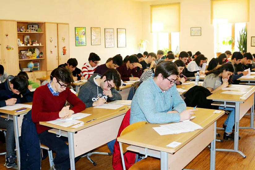 “Məktəblinin dostu” layihəsinin iştirakçılarına sertifikatlar verilib