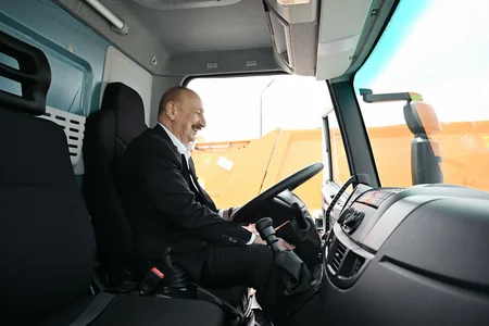 Prezident İlham Əliyev Sumqayıt Kimya Sənaye Parkında bir sıra müəssisələrin açılışını edib