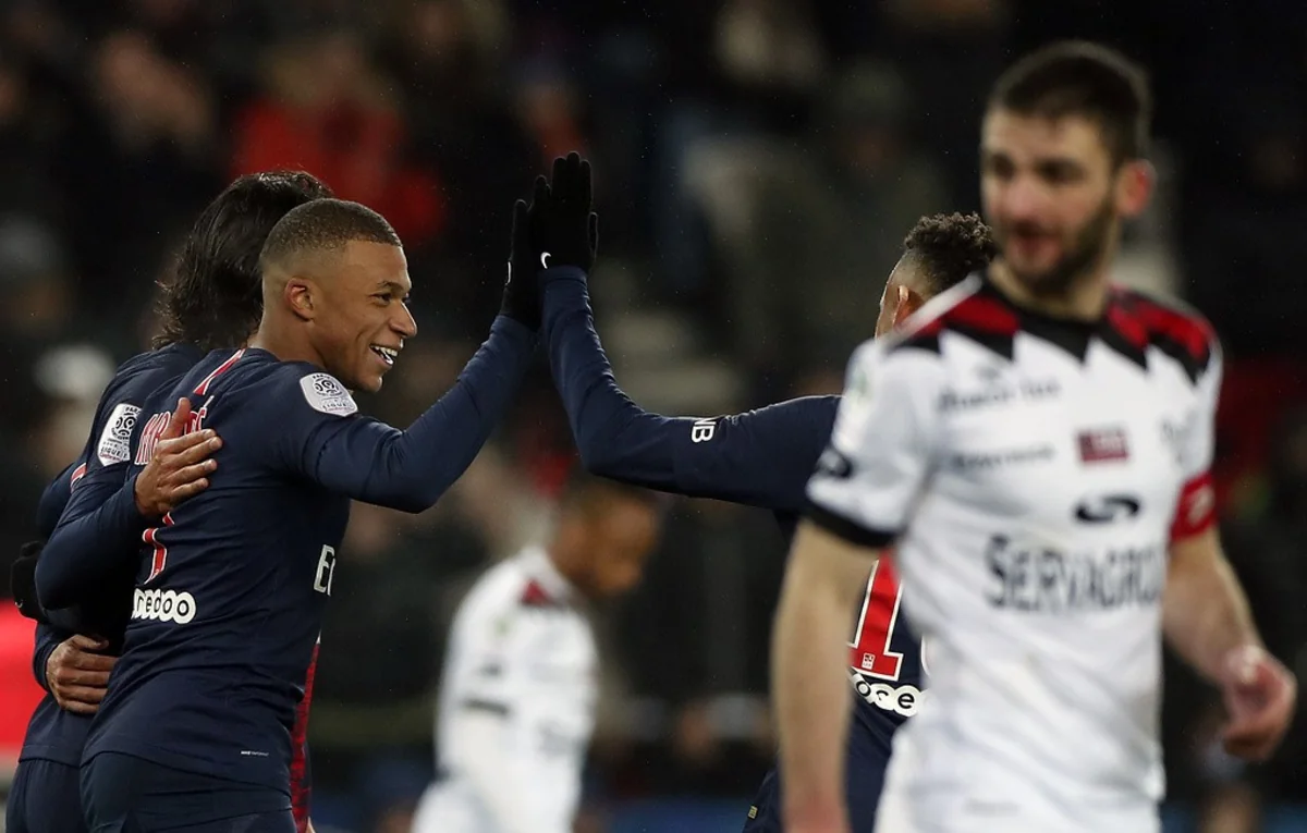 Хет-трики Мбаппе и Кавани помогли ПСЖ разгромить Генгам со счётом 9:0