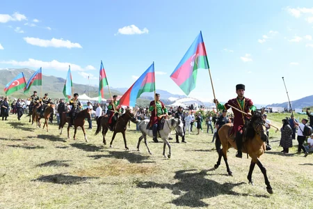 “Qərbi Azərbaycana qayıdış” festivalı bədii hissə ilə davam edib
