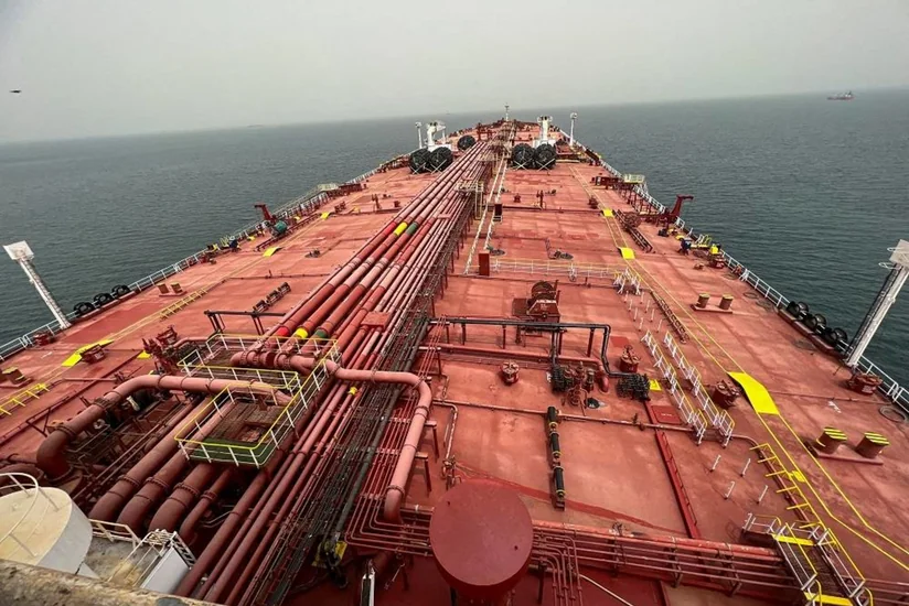 Танкер для безопасной транспортировки нефти из разрушающегося судна прибыл в Йемен