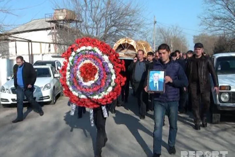 Meyiti tapılan neftçi dəfn edilib - FOTO