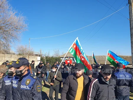 Şəhidin vida mərasimində qohumu ürəktutmadan öldü
