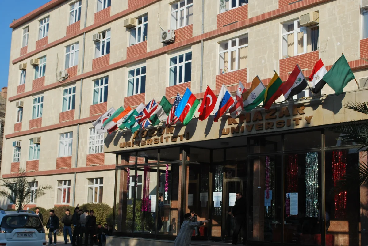 Университет Хазар меняет организационно-правовую форму
