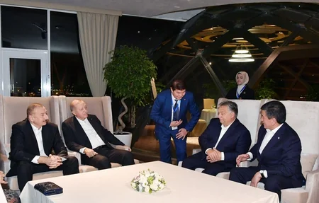 Состоялся совместный ужин Президента Ильхама Алиева с главами государств и правительств, участвующими в VII Саммите Тюркского совета - ФОТО