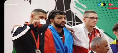 Чемпионат Европы: Азербайджанский тяжелоатлет завоевал три золотые медали