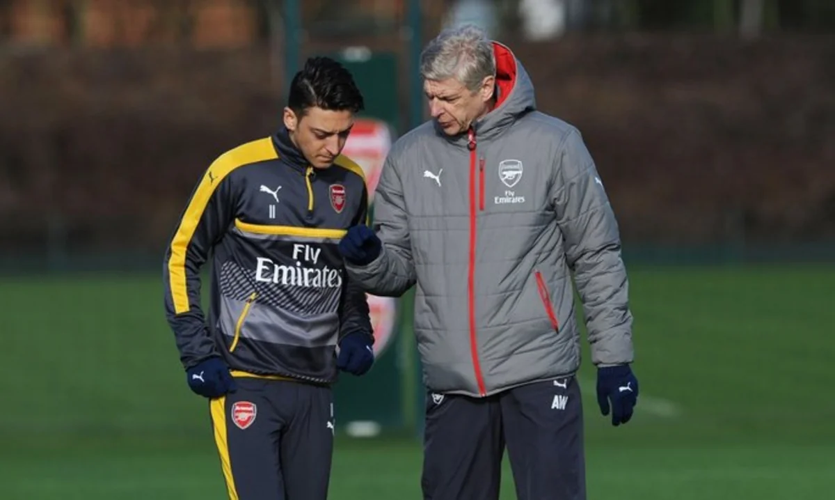 Arsen Venger: Məsut Özil Azərbaycandan köklənmiş vəziyyətdə qayıdıb
