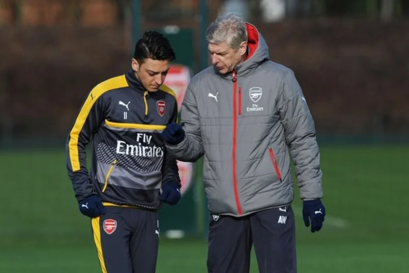 Arsen Venger: Məsut Özil Azərbaycandan köklənmiş vəziyyətdə qayıdıb
