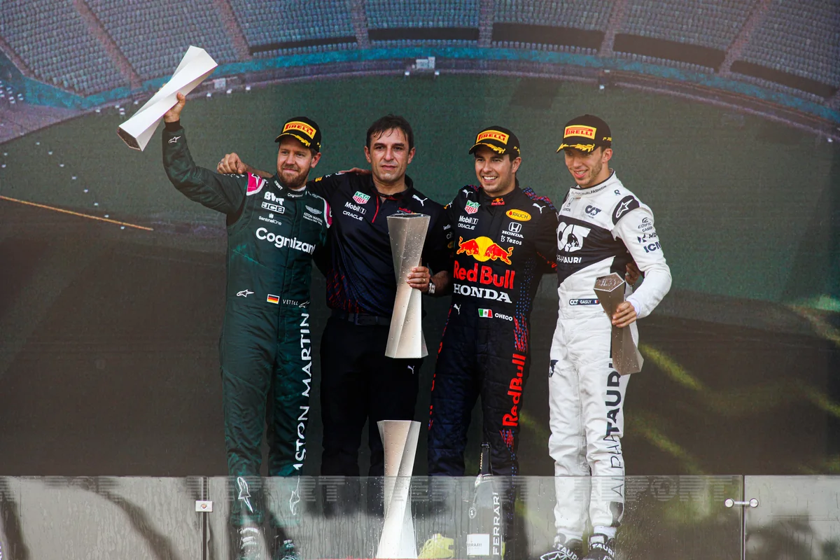 Награждены победители Гран-при Азербайджана Формулы-1 - ОБНОВЛЕНО