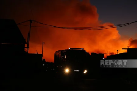 Bakıda inşaat materialları bazarındakı yanğının açıq alov mənbələri söndürülüb - YENİLƏNİB-7
