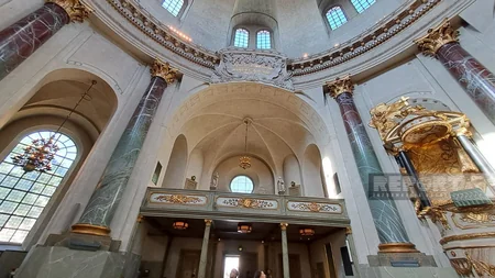 “Allahın evi”nə ödənişli ziyarət: İsveç kral ailəsinin iqamətgahından - REPORTAJ
