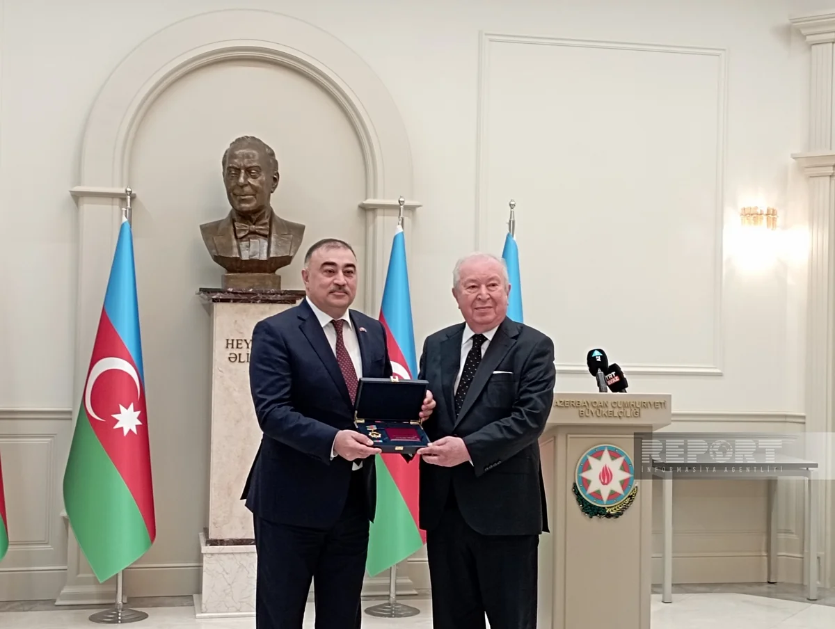 Türkiyədə vəqf sədrinə “Heydər Əliyevin 100 illiyi” yubiley medalı təqdim olunub