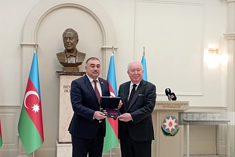 Türkiyədə vəqf sədrinə “Heydər Əliyevin 100 illiyi” yubiley medalı təqdim olunub