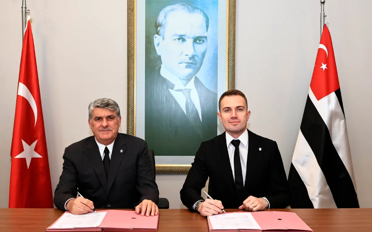 Beşiktaş qapıçısı ilə müqavilə müddətini artırıb