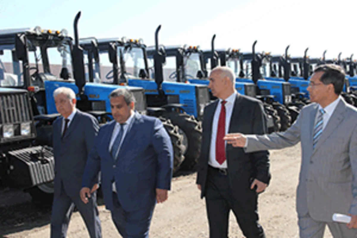 ​Gəncədə fermerlərə 50 ədəd traktor təqdim edilib