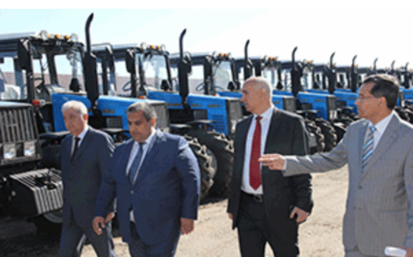 ​Gəncədə fermerlərə 50 ədəd traktor təqdim edilib
