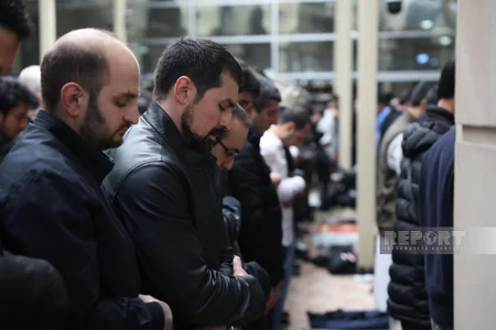 Bakıda Ramazan münasibətilə bayram namazı qılınıb