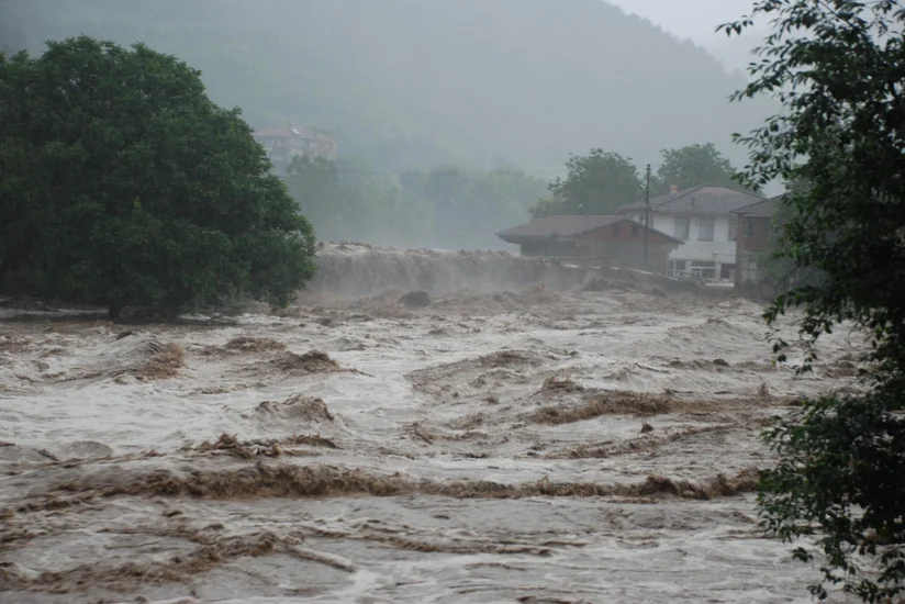 Növbəti beş gündə rayonlarda hava yağmurlu olacaq, çaylardan daşqın və sel keçəcək