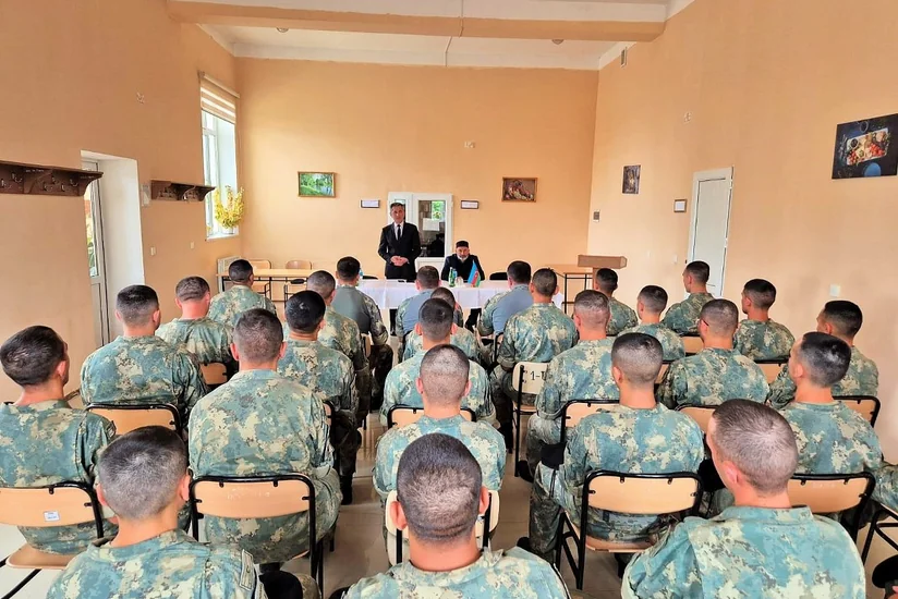 Qusarda hərbçilərlə “Radikal dini cərəyanlar və ifrat məzhəbçilik” mövzusunda maarifləndirmə işi aparılıb