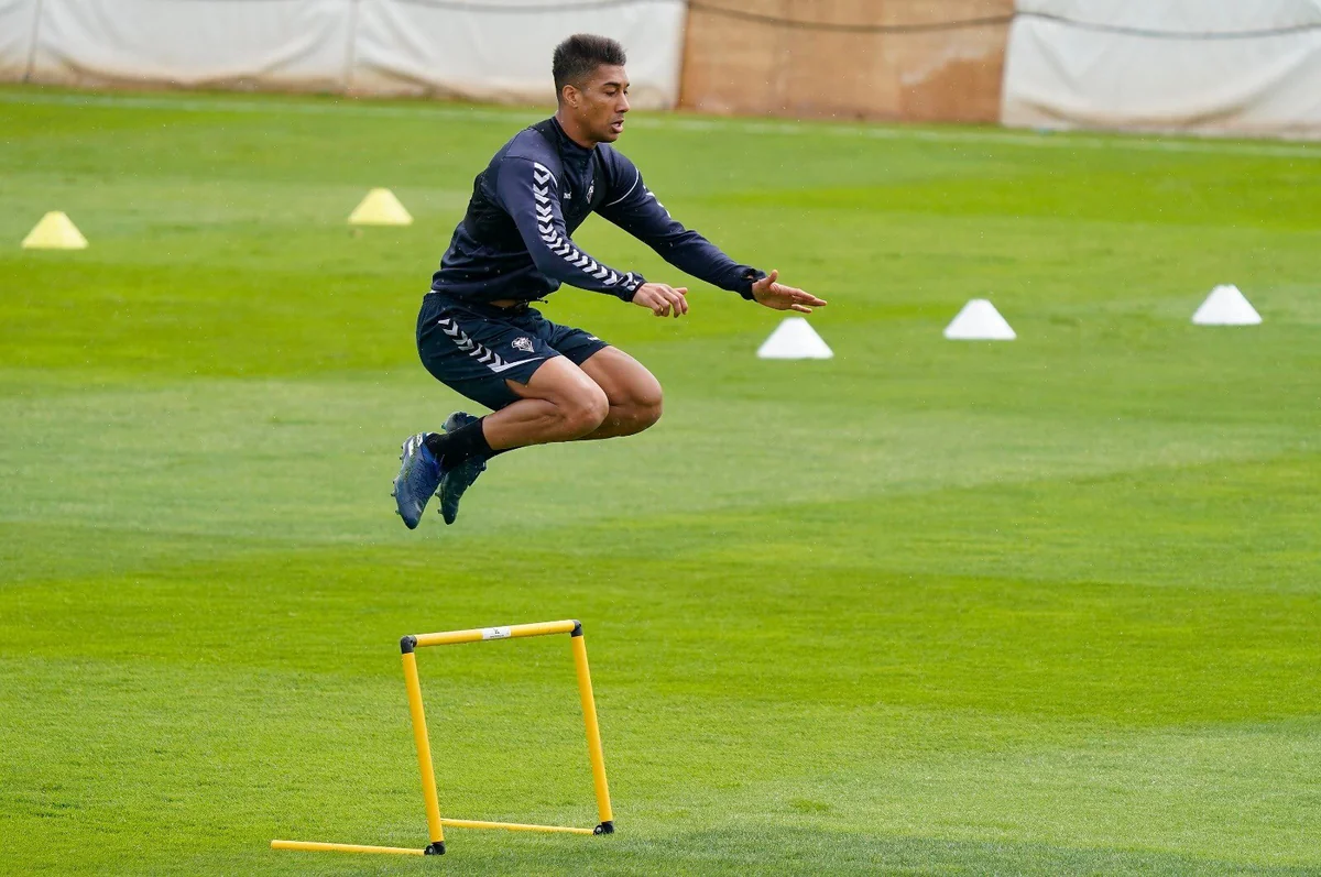 Millimizin yarımmüdafiəçisi bəraət aldı, iki futbolçu həbs edildi