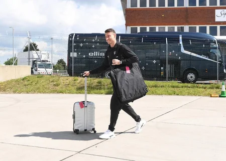 Arsenal futbol komandası Bakıya gəlib