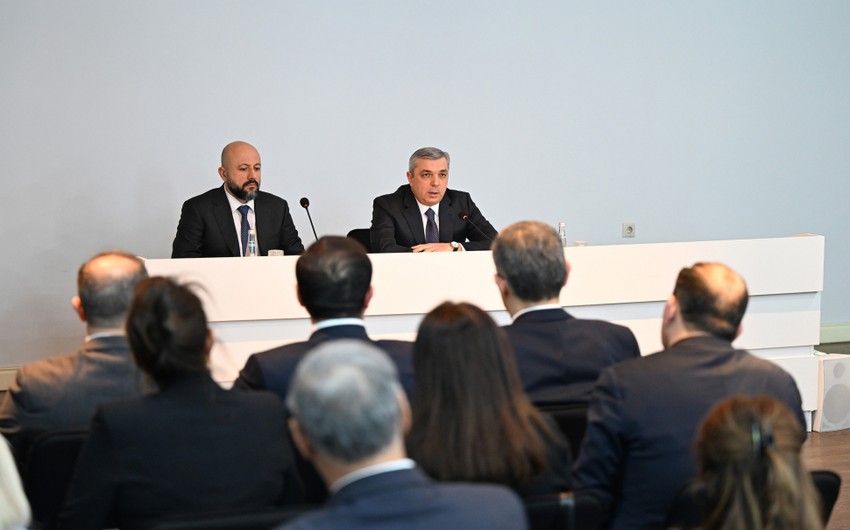 Samir Nuriyev “İçərişəhər” Dövlət Tarix-Memarlıq Qoruğu İdarəsinin yeni sədrini kollektivə təqdim edib