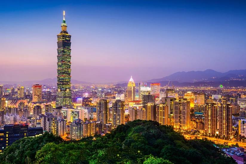 10 thousand Taiwanese protesting gay marriages