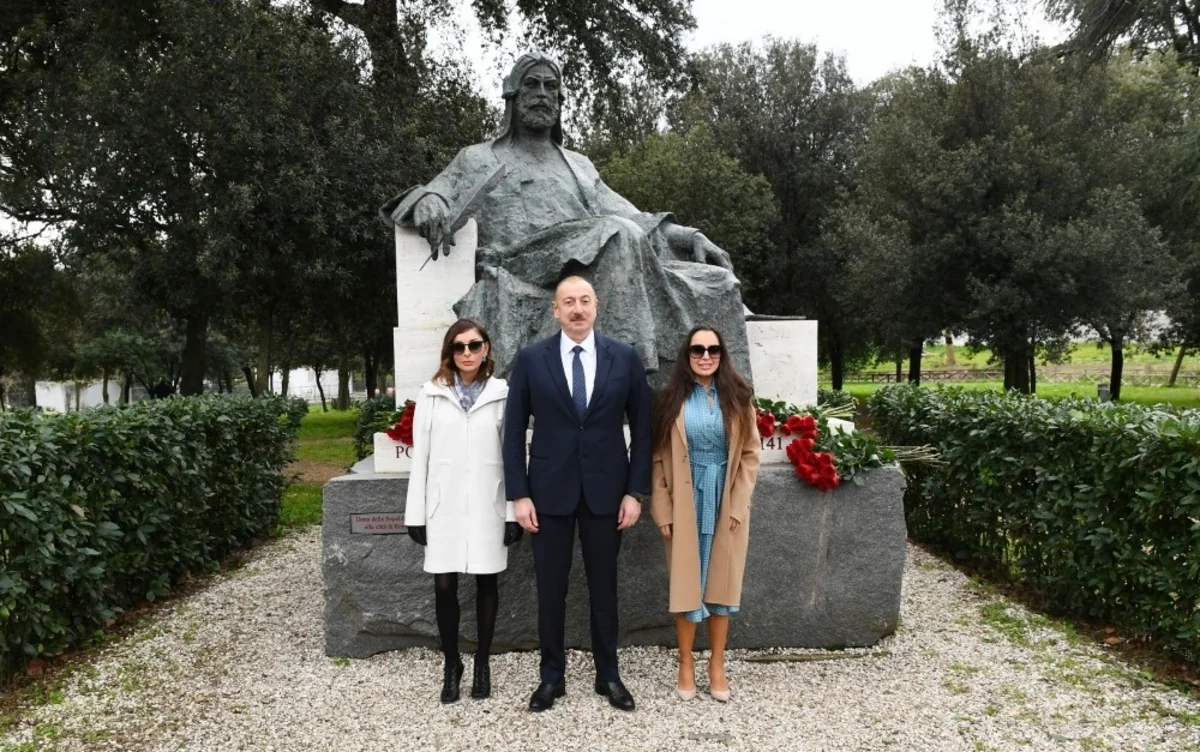 İlham Əliyev Romada Nizami Gəncəvinin abidəsini ziyarət etdi