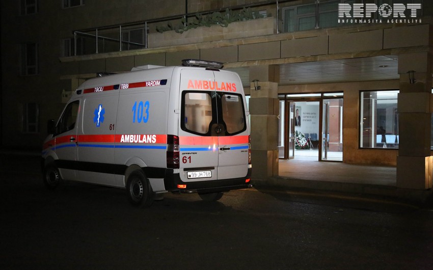 Sumqayıtda orta yaşlı qadın özünü damdan yerə atıb