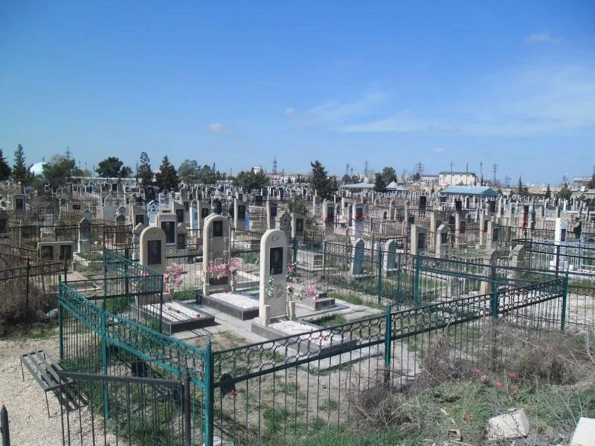 В Шемахе с кладбища совершена кража на 3 тыс. манатов