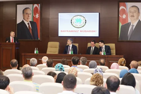Dövlət Miqrasiya Xidmətinin rəisi Azərbaycanda qaçqın statusu alan şəxslərlə görüşüb