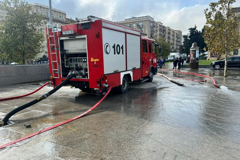 Bakıda yeraltı piyada keçidinə dolan su boşaldılıb