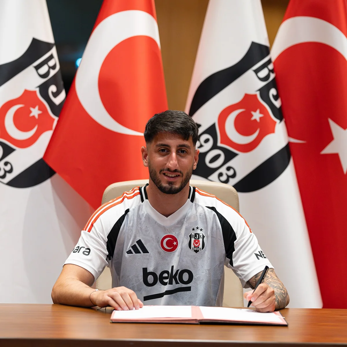Beşiktaş yeni transferini açıqlayıb