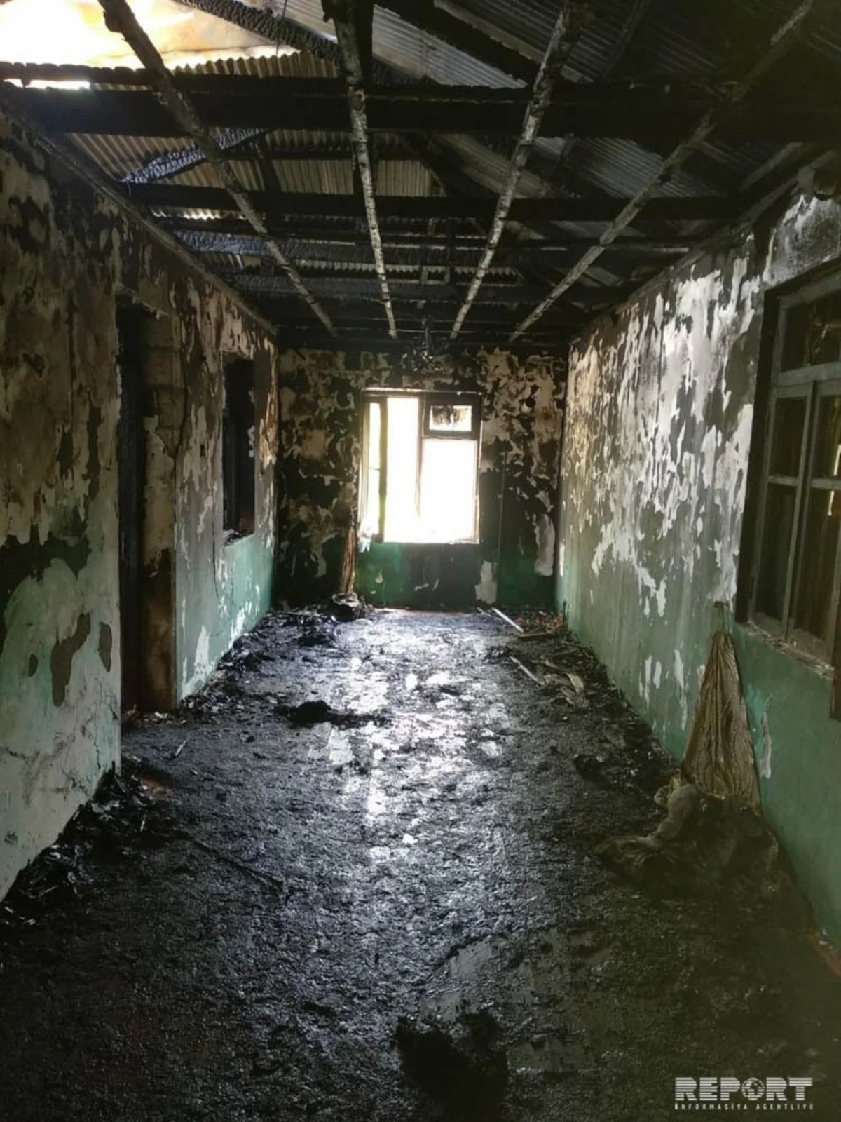 Füzulidə ev yanıb, 16 yaşlı yeniyetmə zəhərlənib