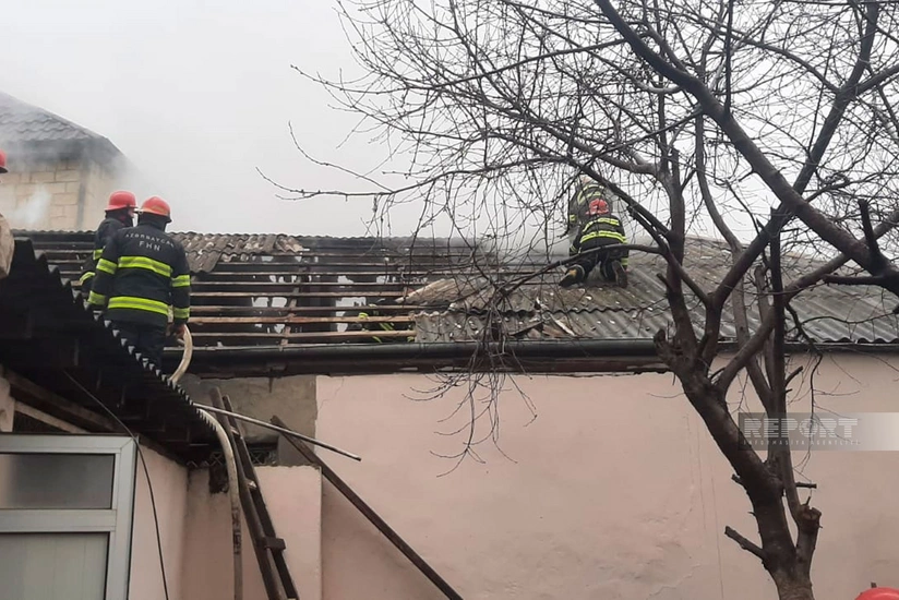 Gəncədə 5 otaqlı ev tamamilə yanıb