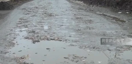 Qusarın mərkəzi küçələri bərbad vəziyyətə düşüb