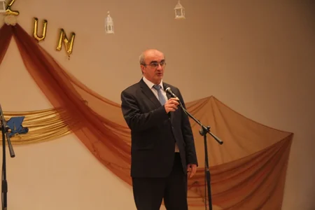 ​BSU rektoru məzunları mükafatlandırıb