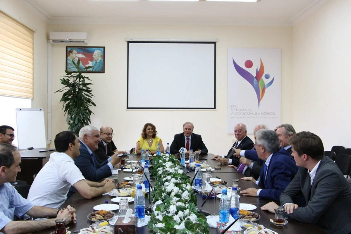 ​Fransa senatorları Bakı Beynəlxalq Multikulturalizm Mərkəzində olub