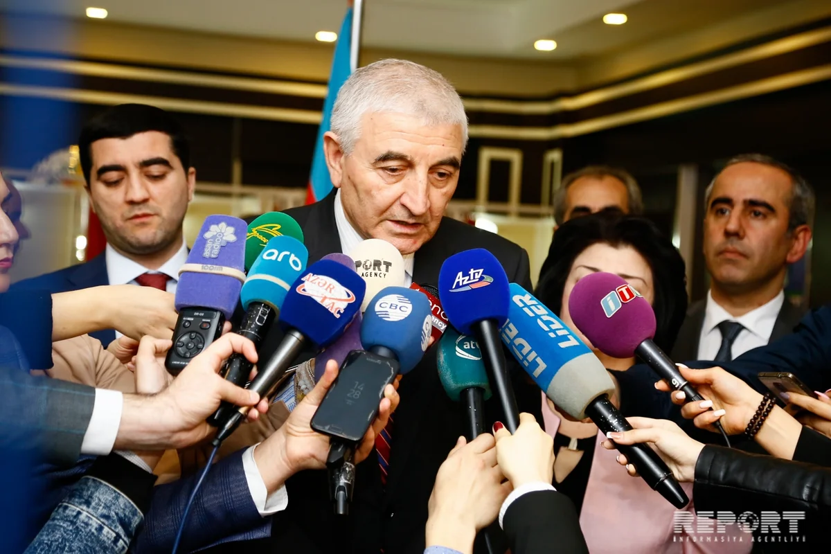 Məzahir Pənahov jurnalistlərin iki seçki məntəqəsinə buraxılmamasına münasibət bildirib