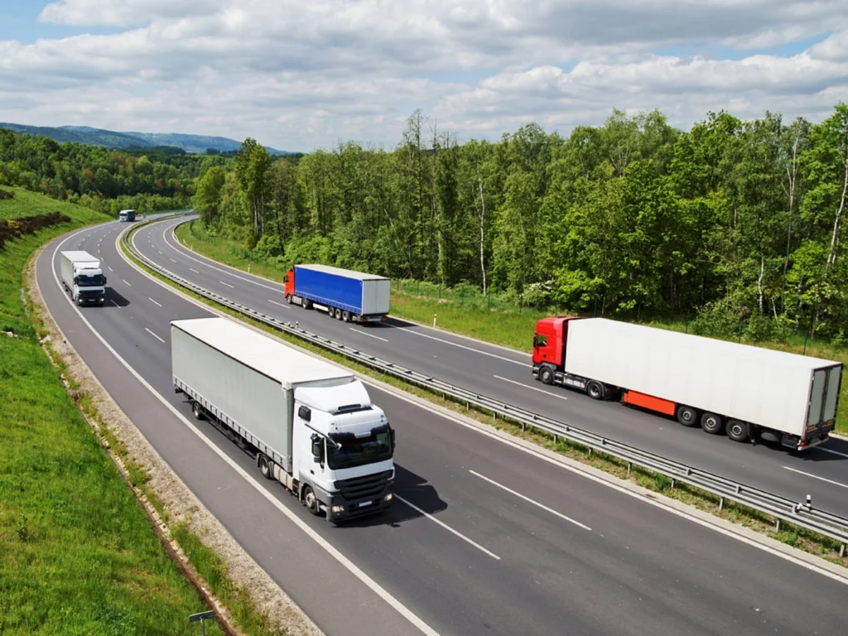Int'l cargo traffic by road surges in Azerbaijan by over 8%