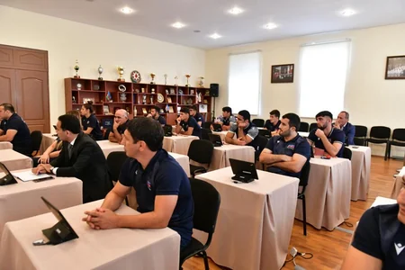 Fərid Qayıbov yarışlarda uğurla çıxış etmiş idmançılar və məşqçilərlə görüşüb