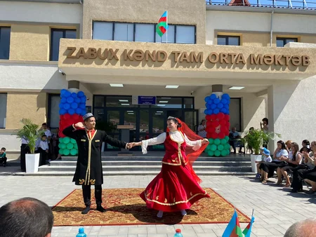 В школах Лачына прошел первый выпускной спустя 32 года