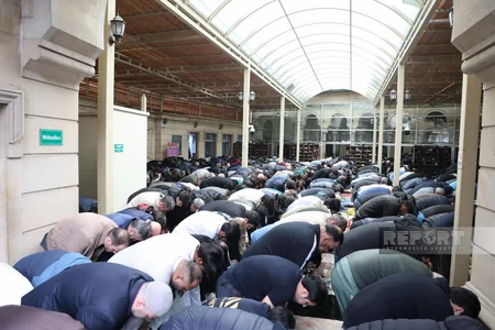 Bakıda Ramazan münasibətilə bayram namazı qılınıb