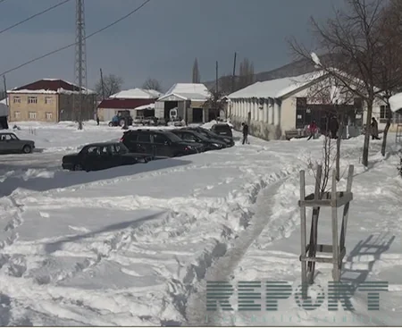 ​Qaxda əsas və ara küçələr qar və buz qatından təmizlənib - FOTO