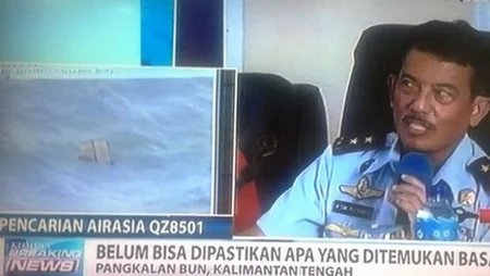 ​İndoneziya rəsmiləri AirAsiaya aid qırıntıların tapıldığını bildirib