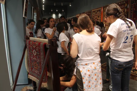 Azərbaycan xalçaları Gürcüstanda keçirilən festivalda nümayiş etdirilib - REPORTAJ