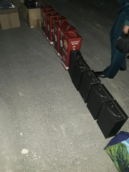DSX: Alkoqol və tütün məhsullarının qaçaqmal şəklində ölkədən çıxarılmasının qarşısı alınıb