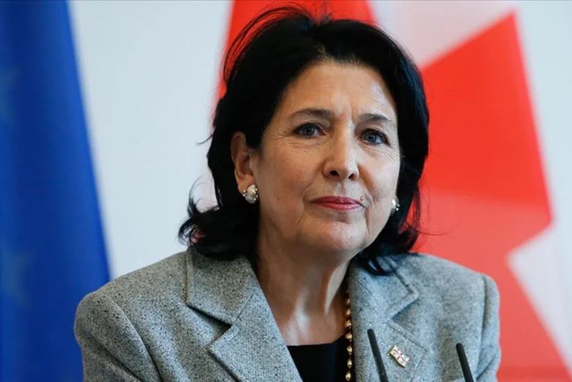 Gürcüstan prezidenti Belarusa səfərini yarıda dayandıraraq Tbilisiyə qayıdıb